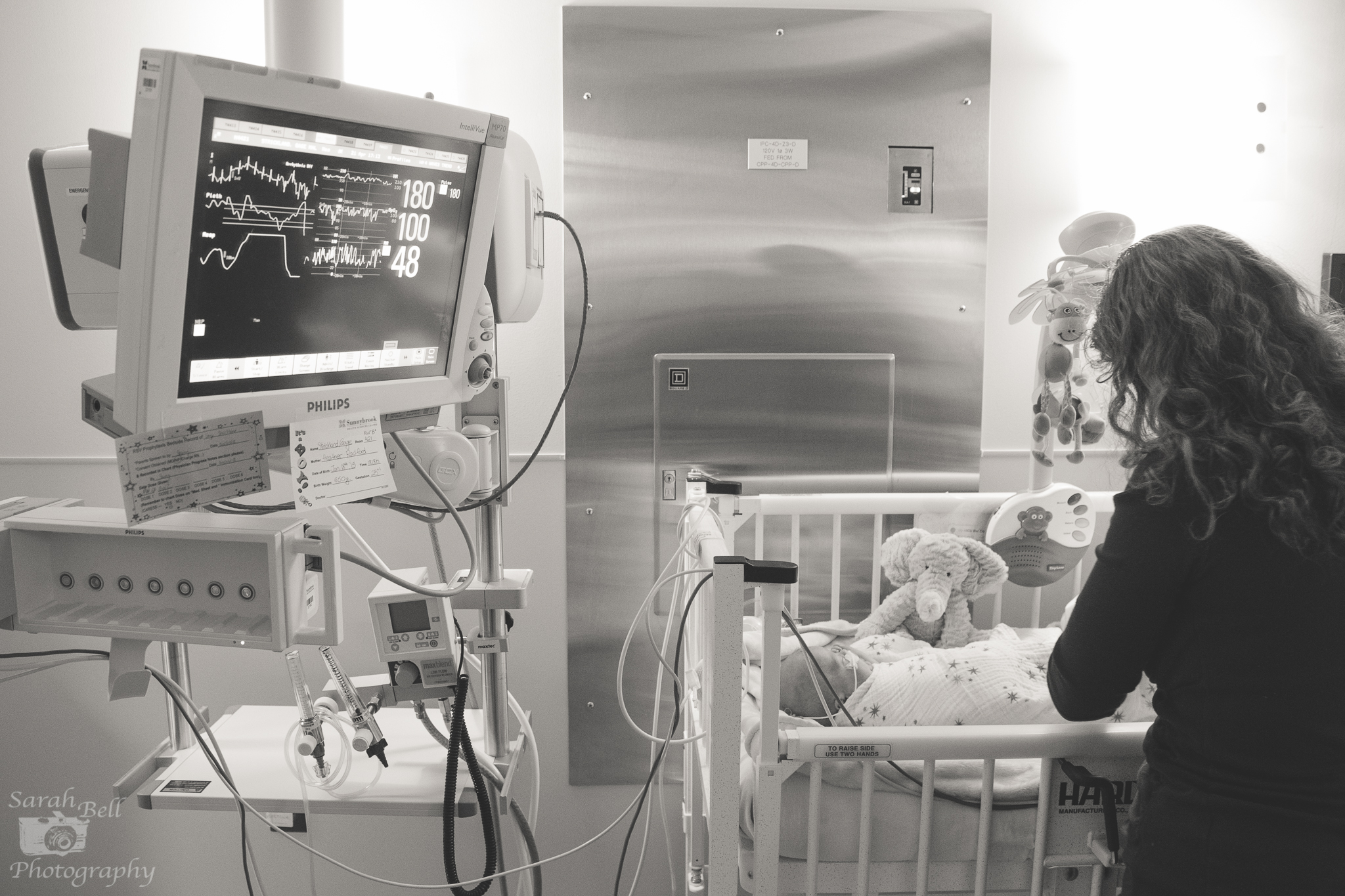 NICU-Preemie-Sarah-Bell-Photography-Oshawa-Lakeridge-Health-Newborn-54.jpg