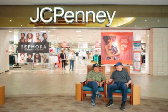 The place where old-fashioned malls are beating Amazon: Small-town America