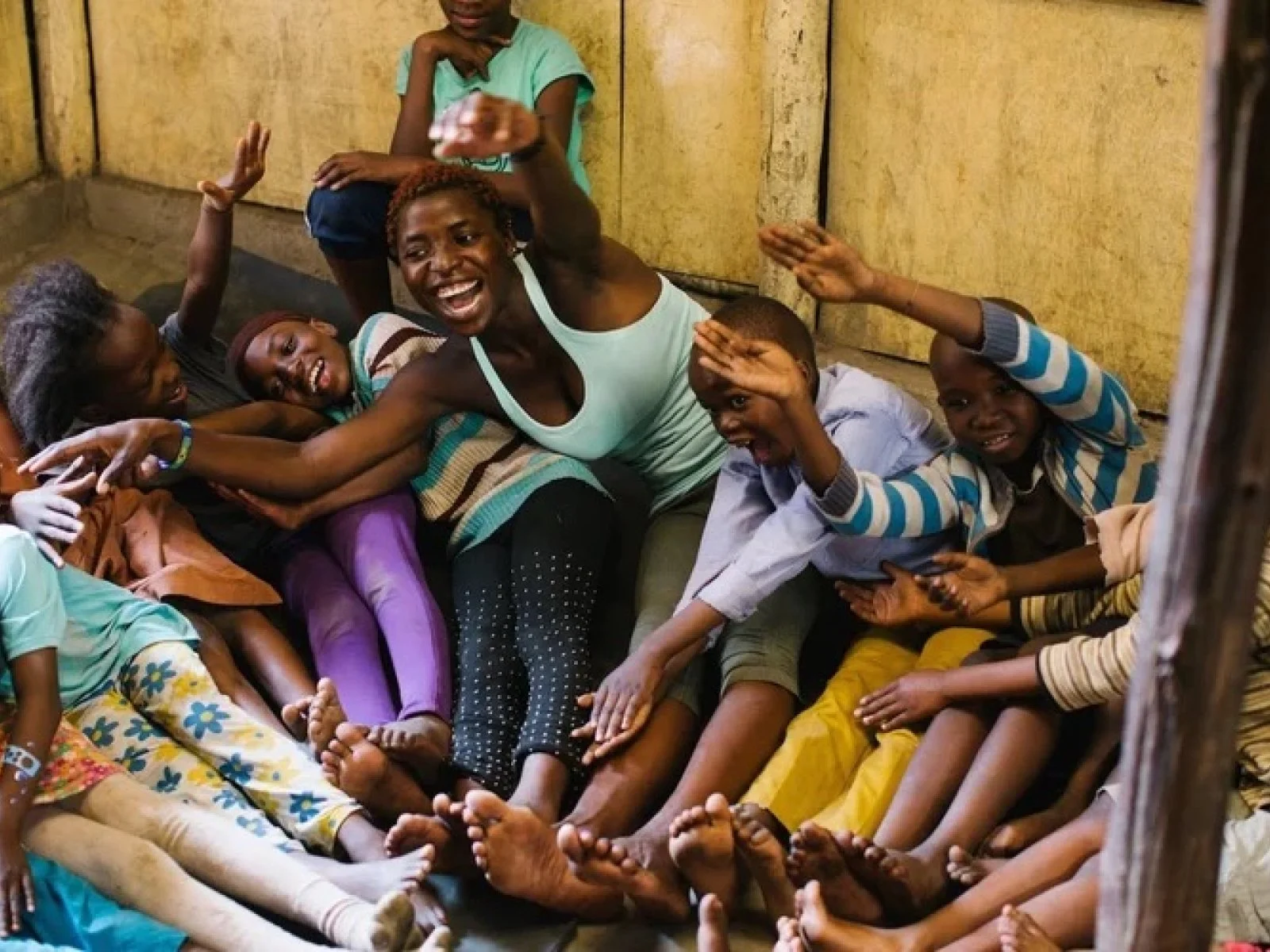 LULULEMON:  Africa Yoga Project