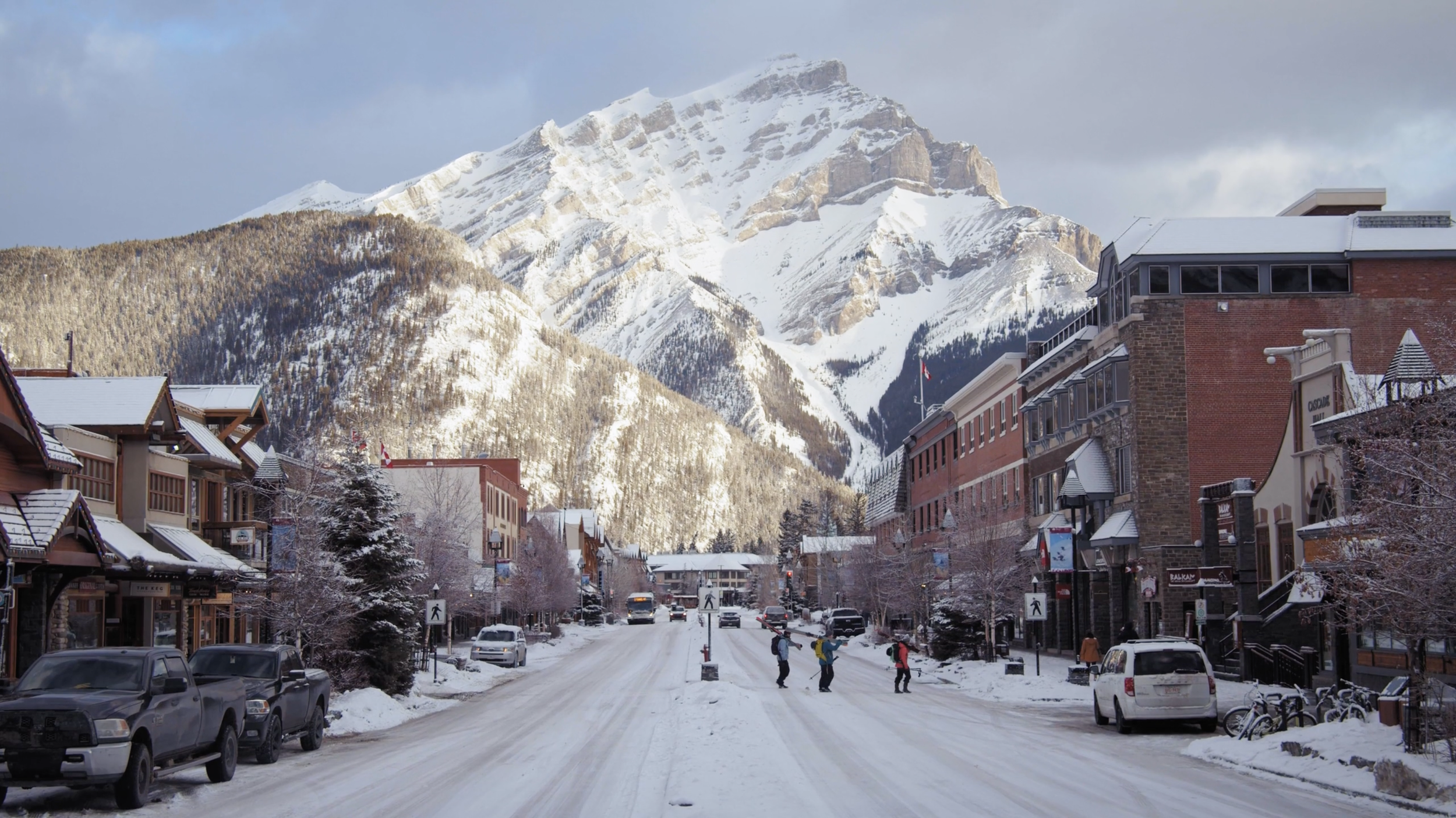 BANFF LAKE LOUISE TOURISM