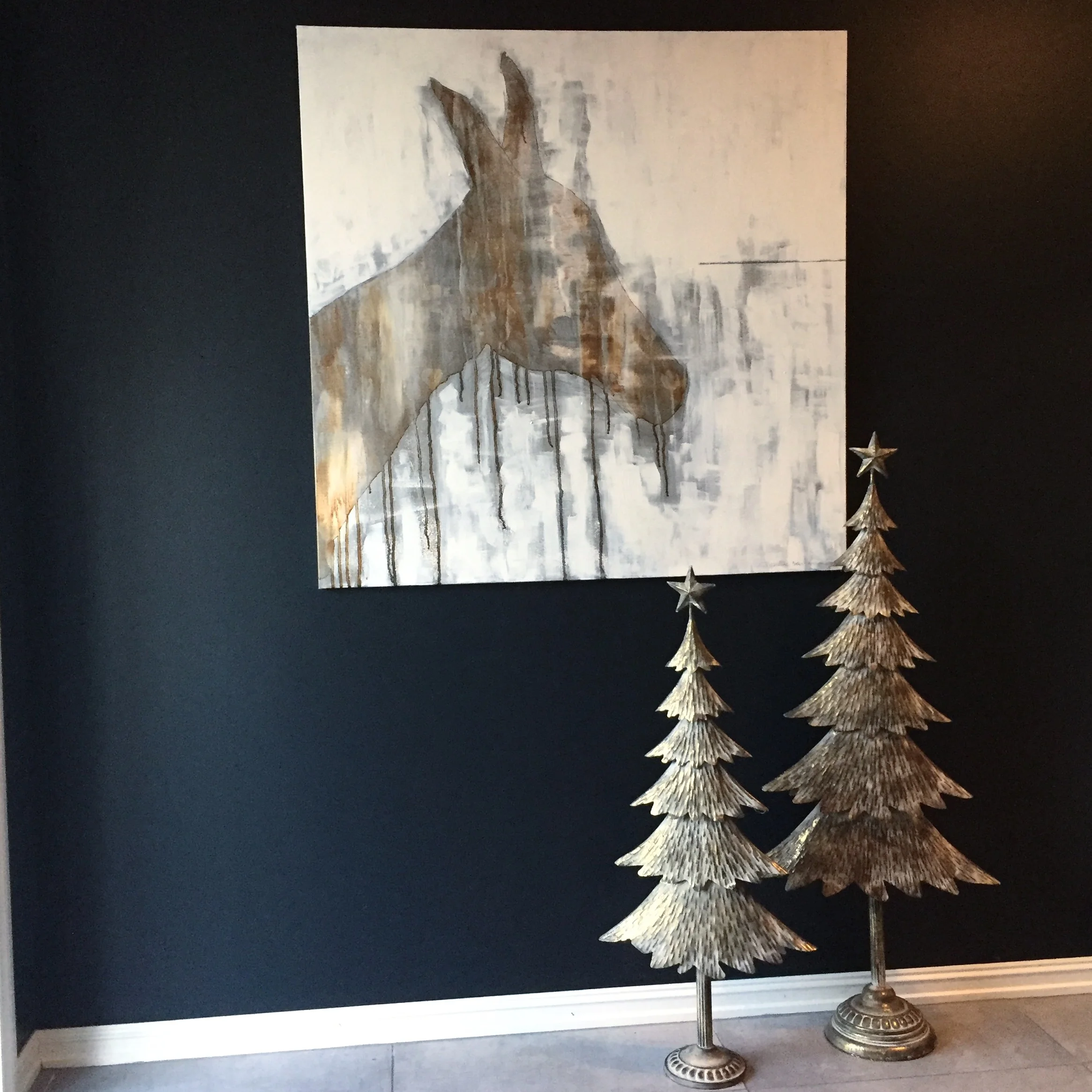 Paint and metal, design and decorations.