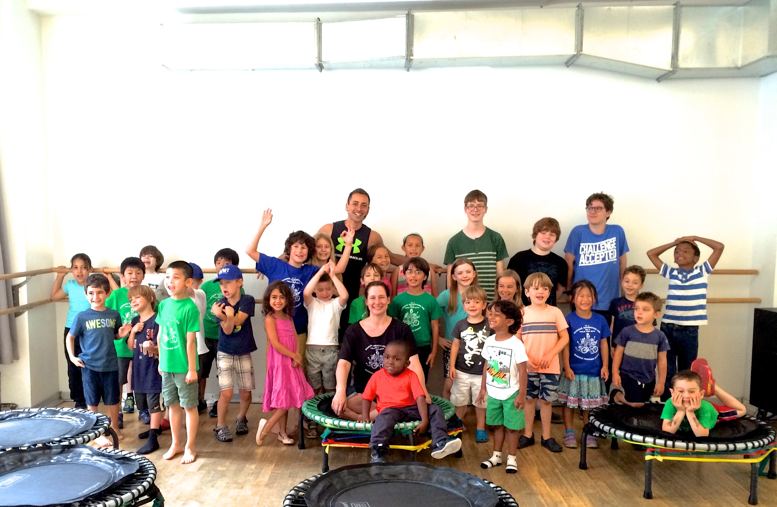  Kids’ birthday parties on trampolines are a fun, energetic way to celebrate! Bright, exciting trampoline parties offer safe, supervised jumping, games, and activities tailored to kids of all ages. Perfect for boosting energy, coordination, and joy, 