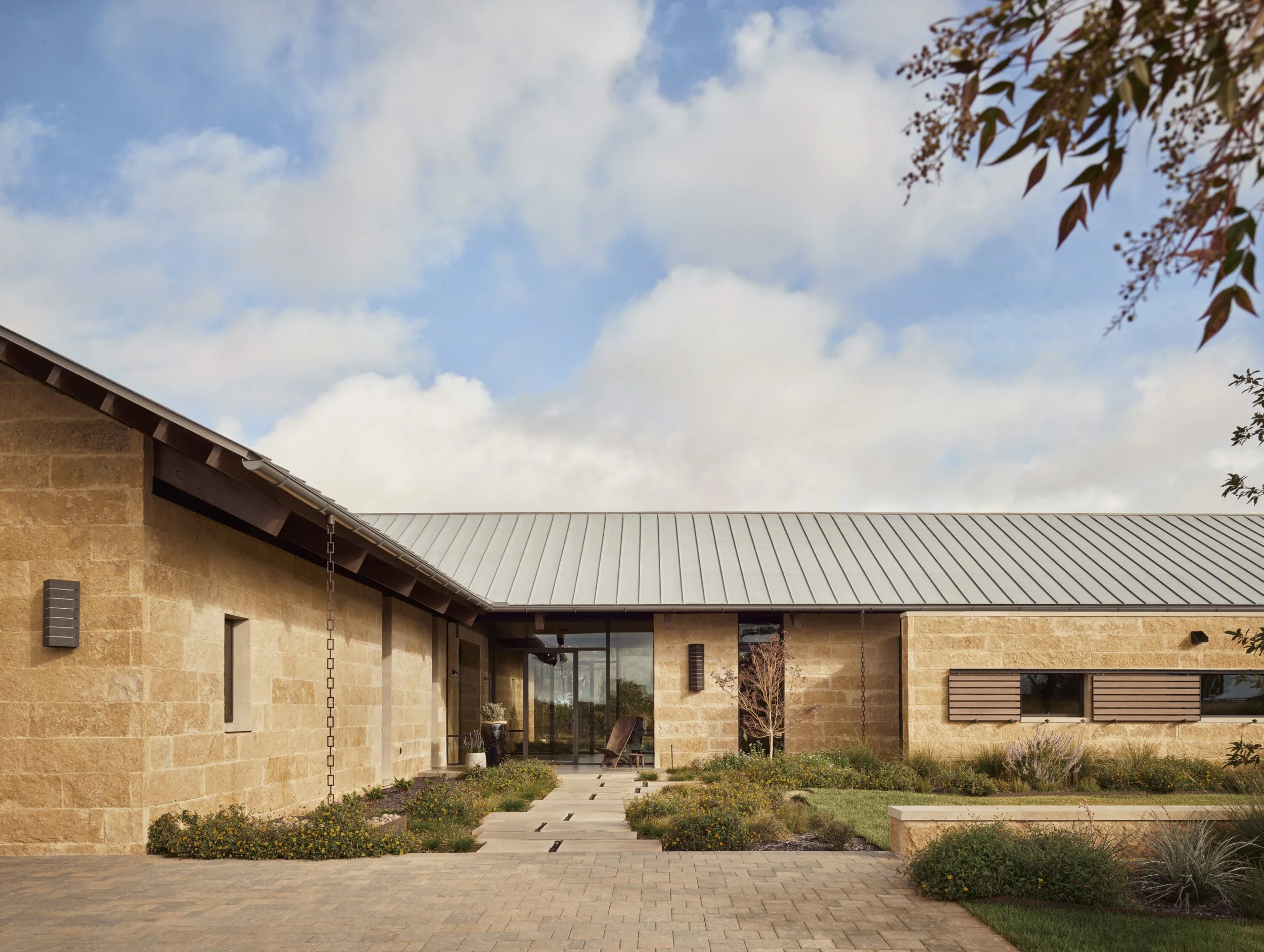 02-exterior.jpg