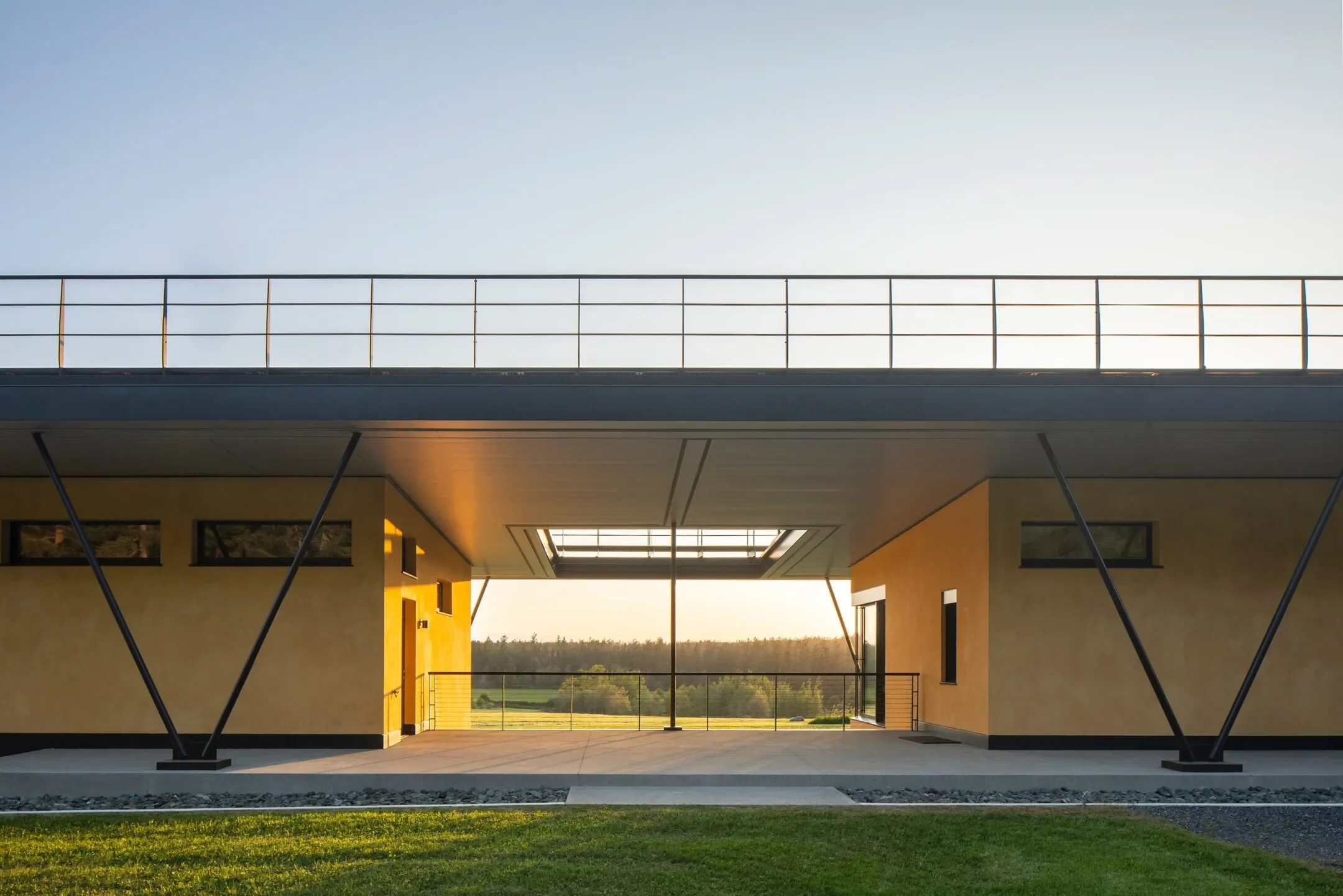 02-exterior.webp