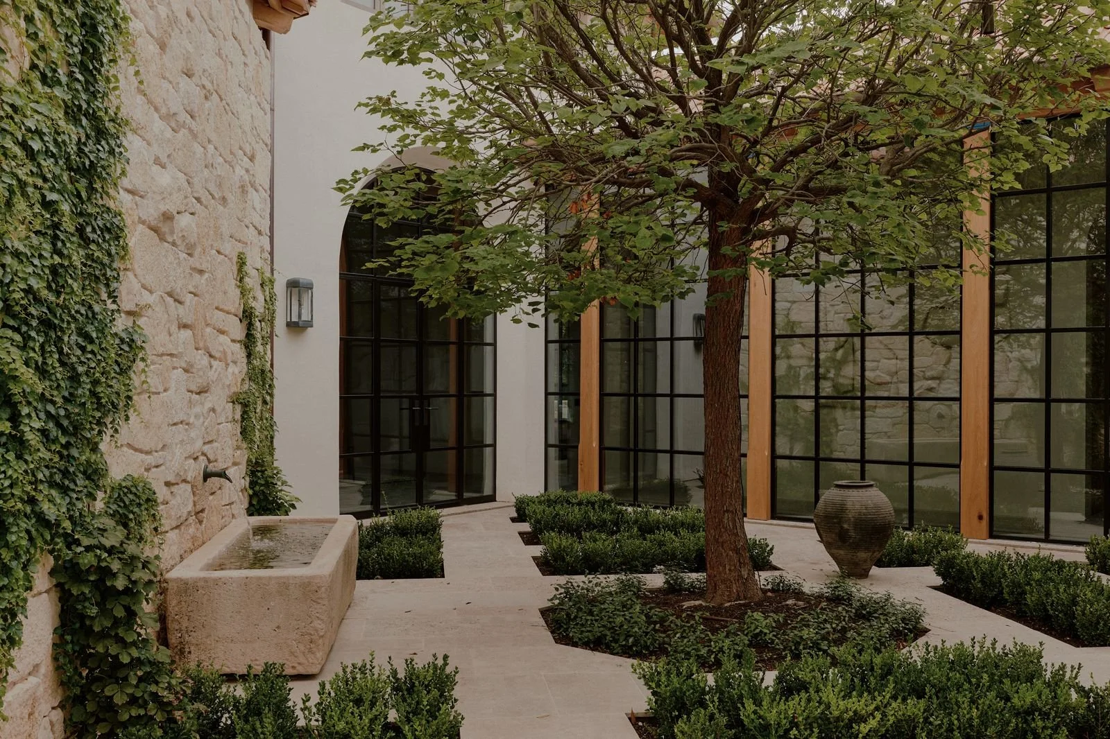 02-courtyard.jpg