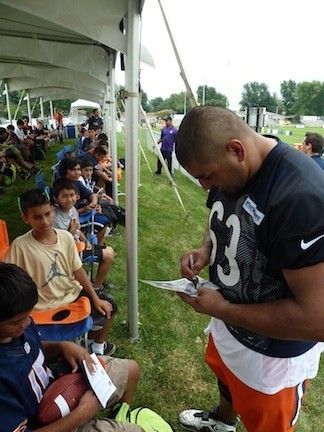 Bears' veteran center Roberto Garza signed autographs.