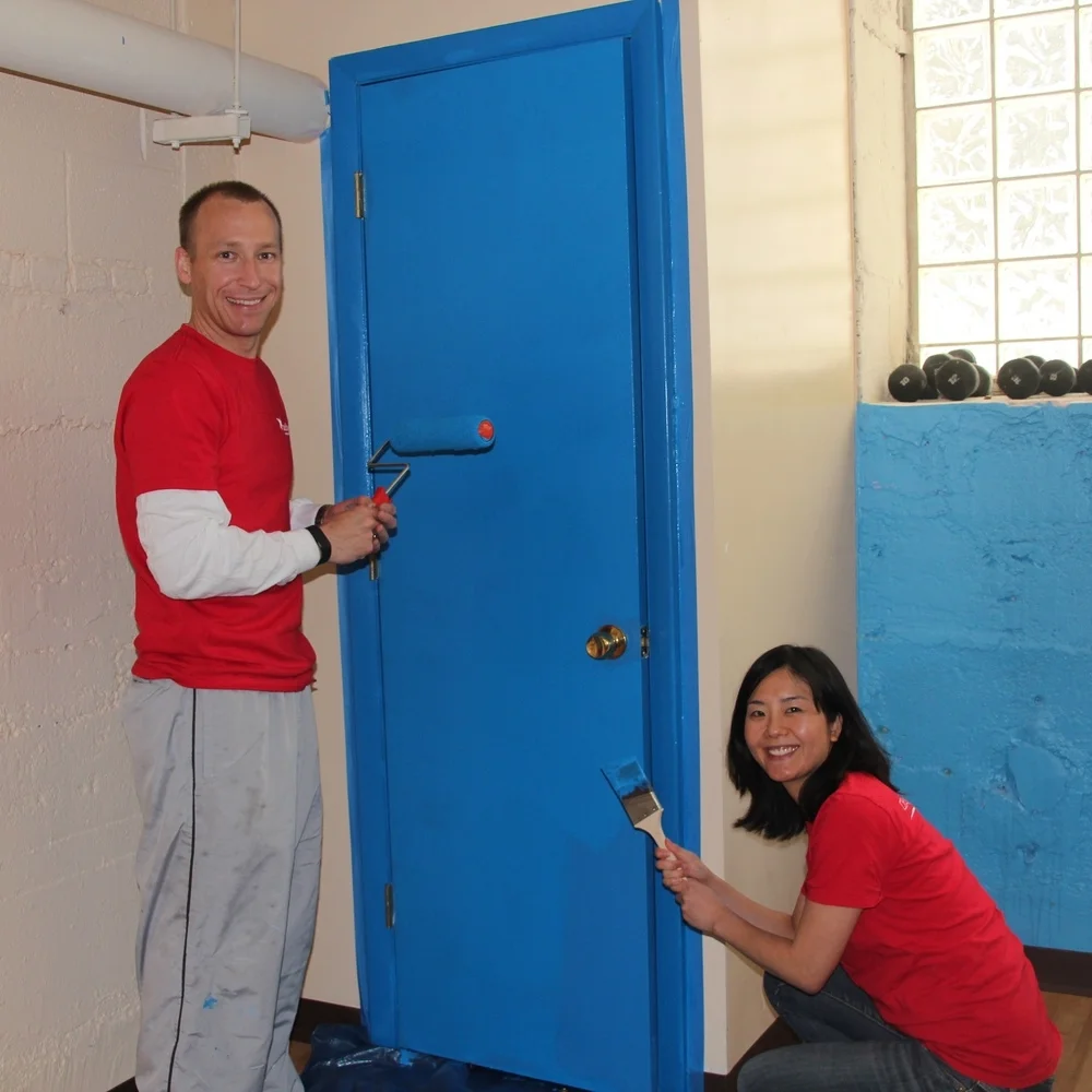 Astellas employees volunteering at Metro