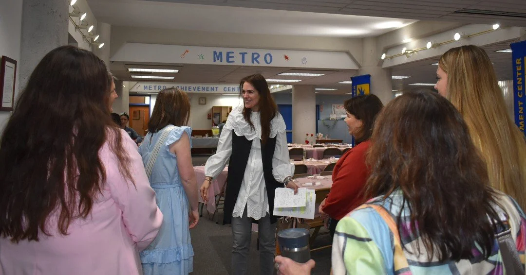 Rooted in Love! 🌸✨
Metro was filled with warmth as mothers and daughters came together to strengthen their special bond. Our inspiring guest speaker, Maria Keller, shared heartfelt advice with Metro moms on building strong, supportive family relatio