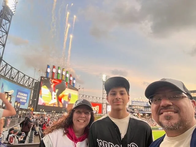 ⚾ Thanks to the @whitesox for allowing us to take our families out to the ballgame in order to build community and strengthen the bond between students and their loved ones.
It was a fun-filled night for Midtown-Metro families at Rate Field, complete