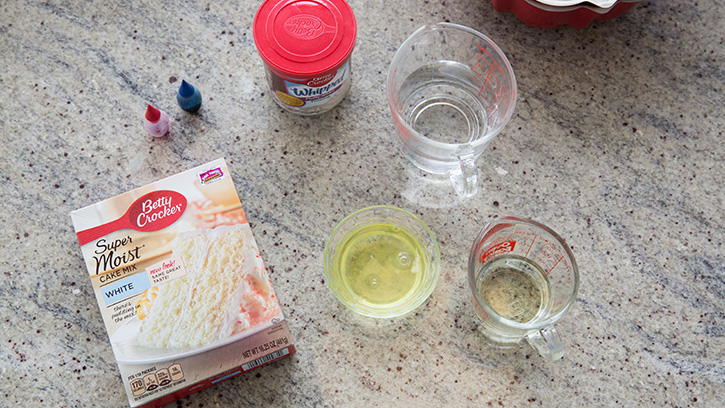 how-to-make-the-most-patriotic-cake-ever_01.jpg