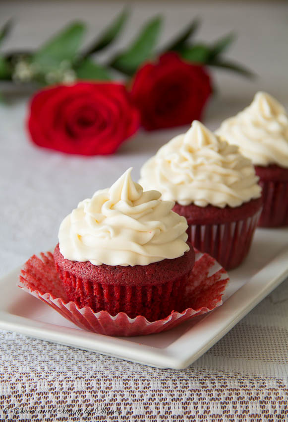 Red-Velvet-Cupcakes-3.jpg