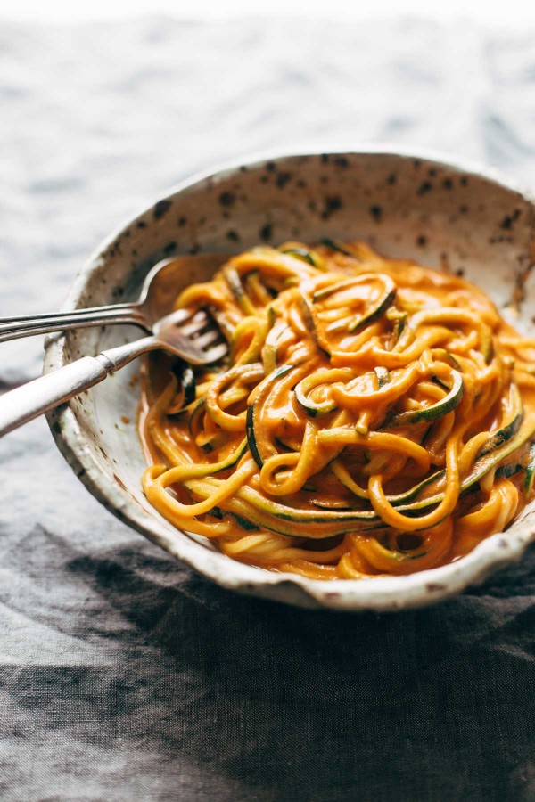 Creamy Garlic Roasted Red Pepper Pasta 