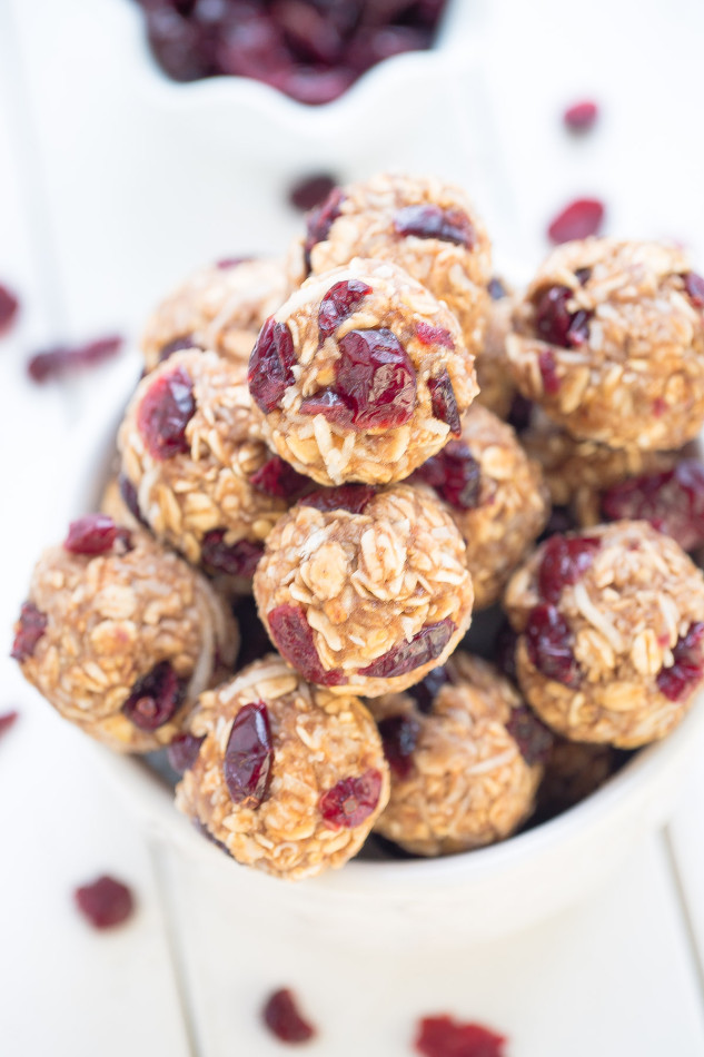 Cramberry-Coconut-Energy-Bites-make-the-perfect-healthy-snack-on-the-go1-e1451902296160.jpg