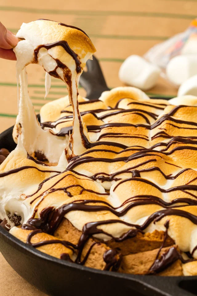 gallery-1474920540-delish-smores-nachos-4.jpg