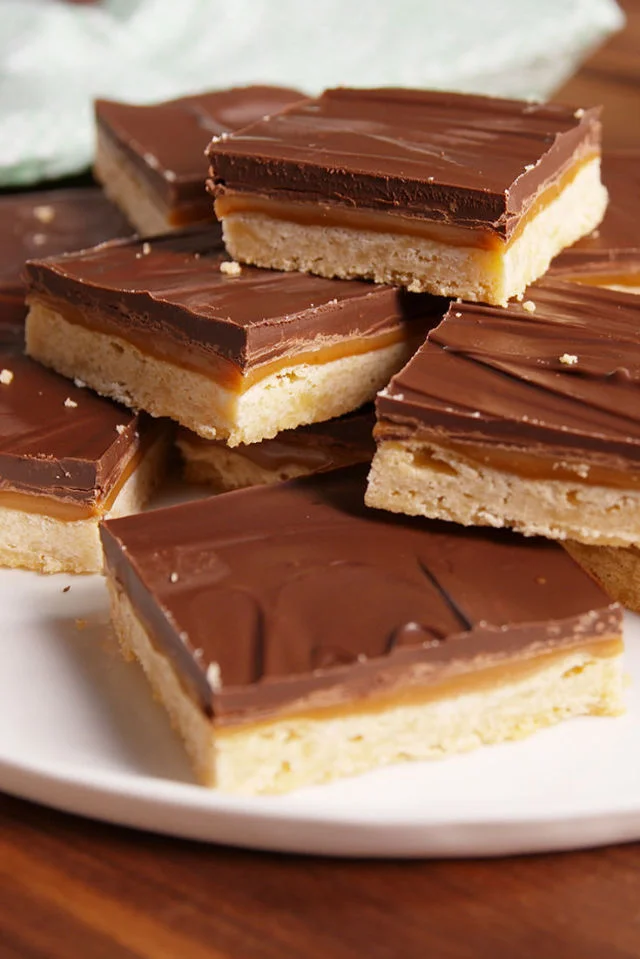 gallery-1476737571-delish-twix-bars-pin-2.jpg