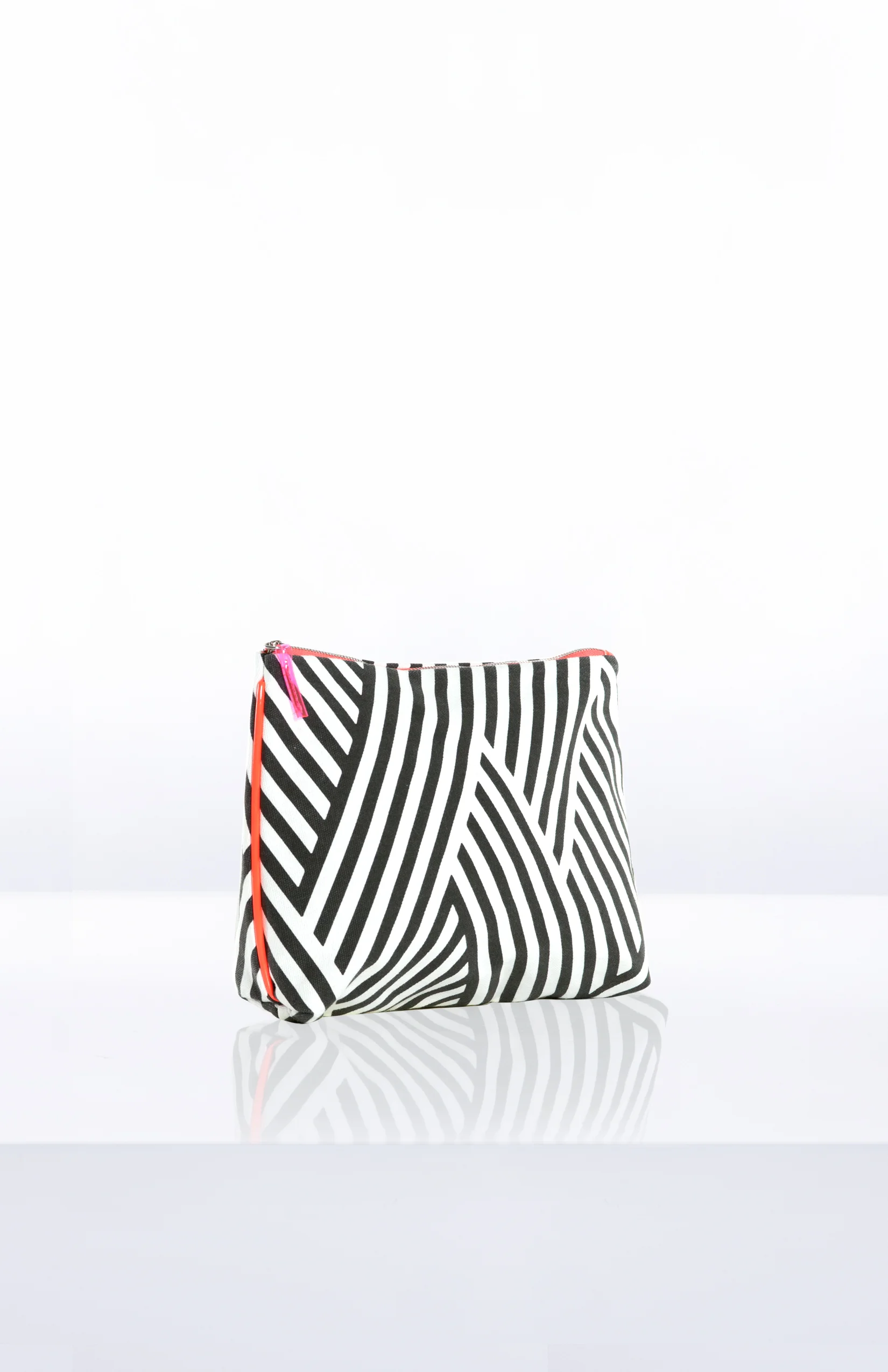 RAY OVERSIZED POUCH