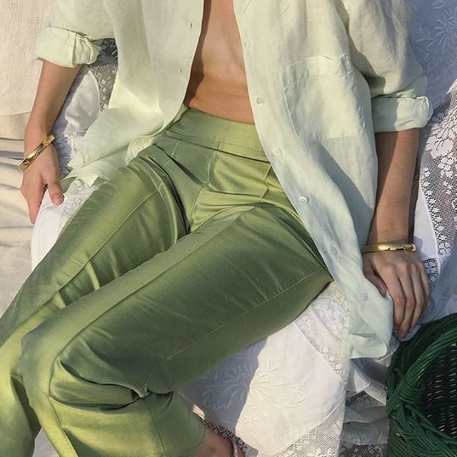 in the mood for green pants. #repost from: @neylenegiysek @esmedrawertoo .
.
.
.
.
.
.
.
.
#repostit #repostthis #vergecurates #vintagepieces #vintage #vergecurates #fashioneditorial #fashionshoot #editorialfashion #greenaesthetic #fashionphotography