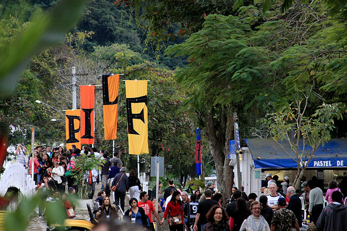 Luciana Serra_2009.png