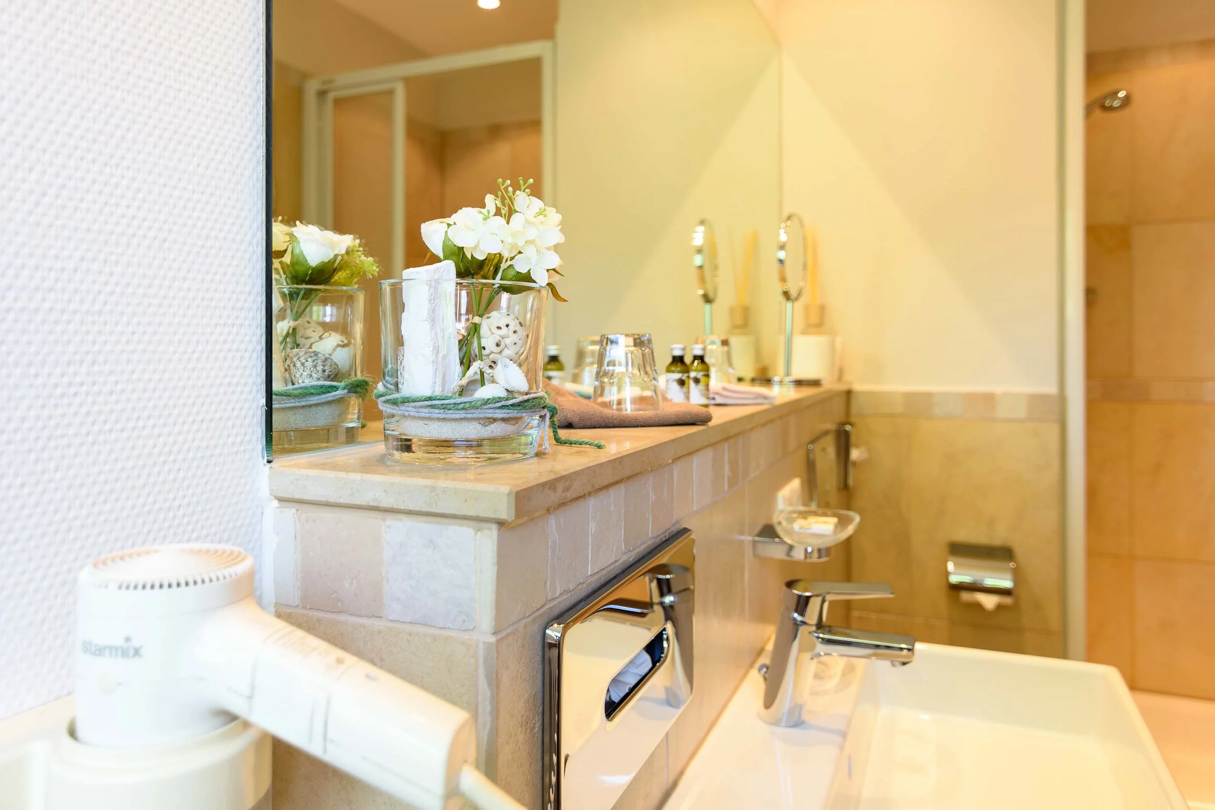 Moderne Badezimmer im Hotel Schreier am Bodensee- modern bathrooms at Hotel Schreier in Lindau