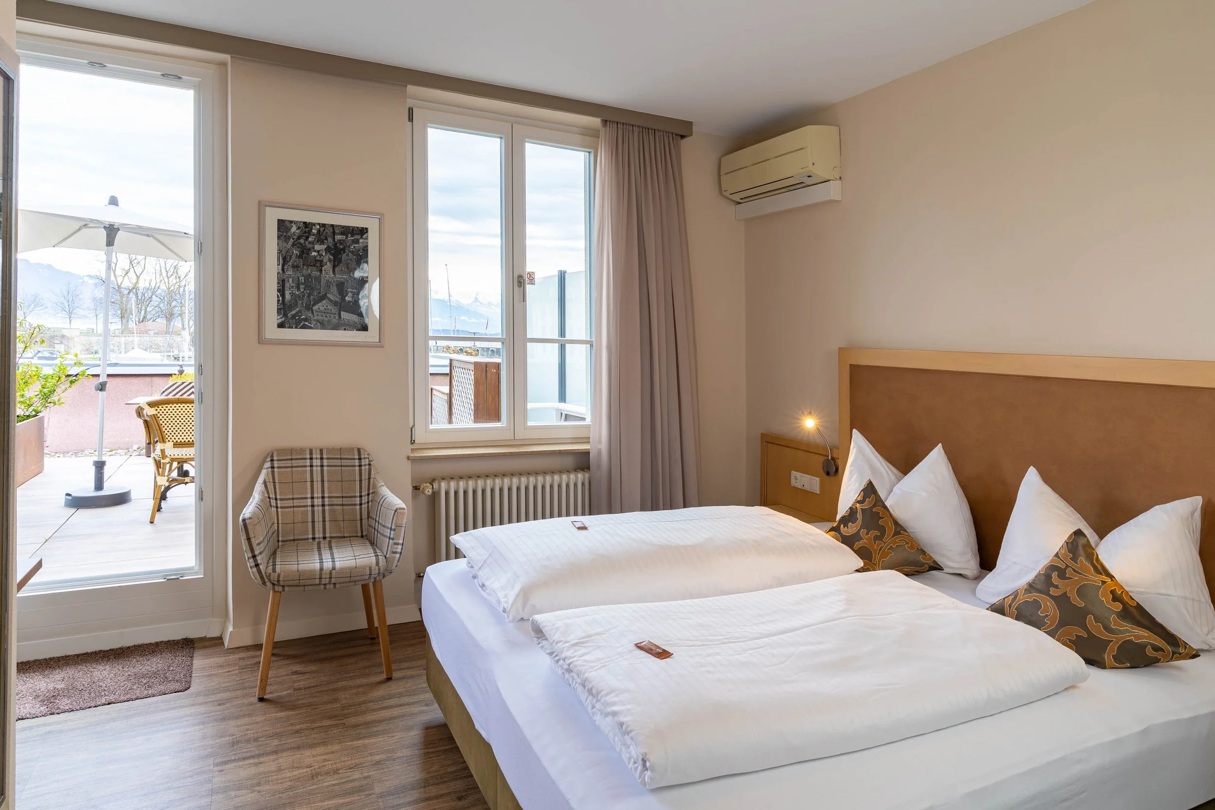 Doppelzimmer Seeblick mit Terrasse
