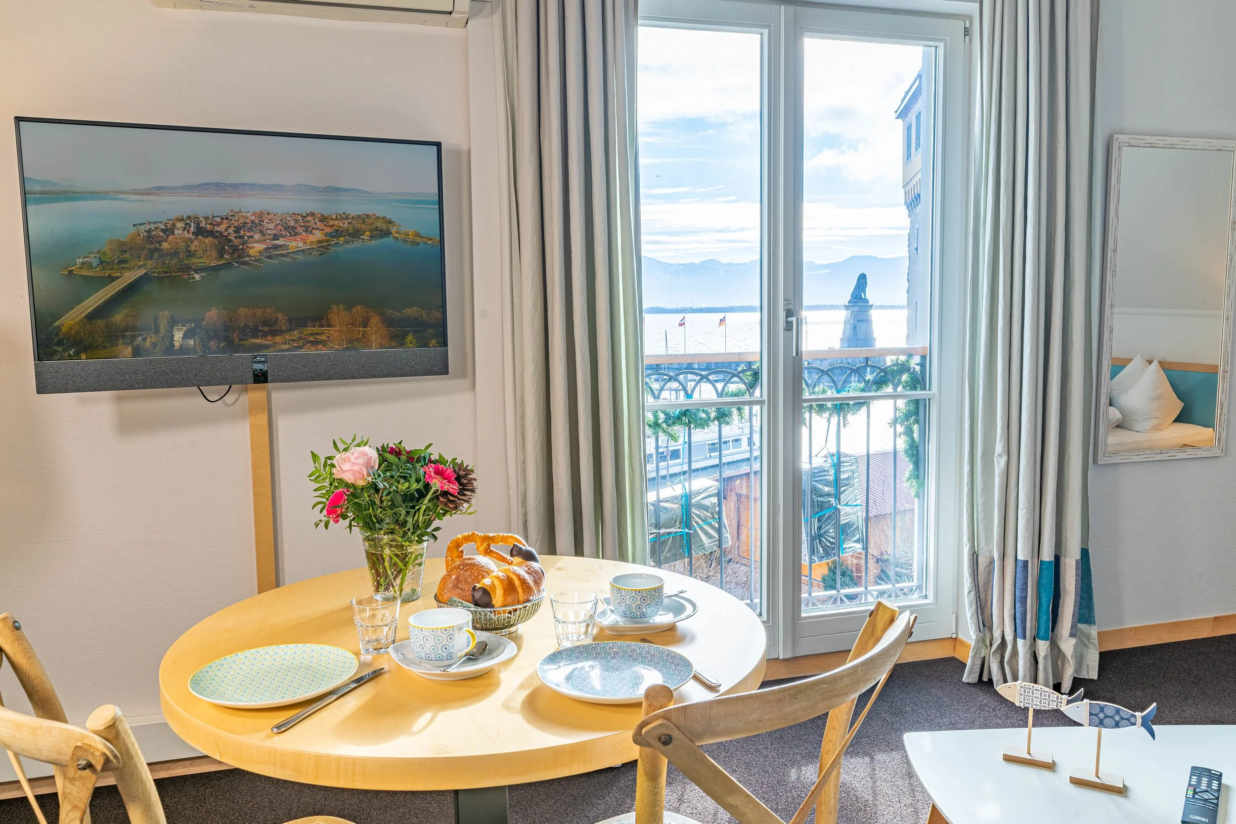 Sitzbereich Studio Lago mit Seeblick im Hotel Schreier in Lindau