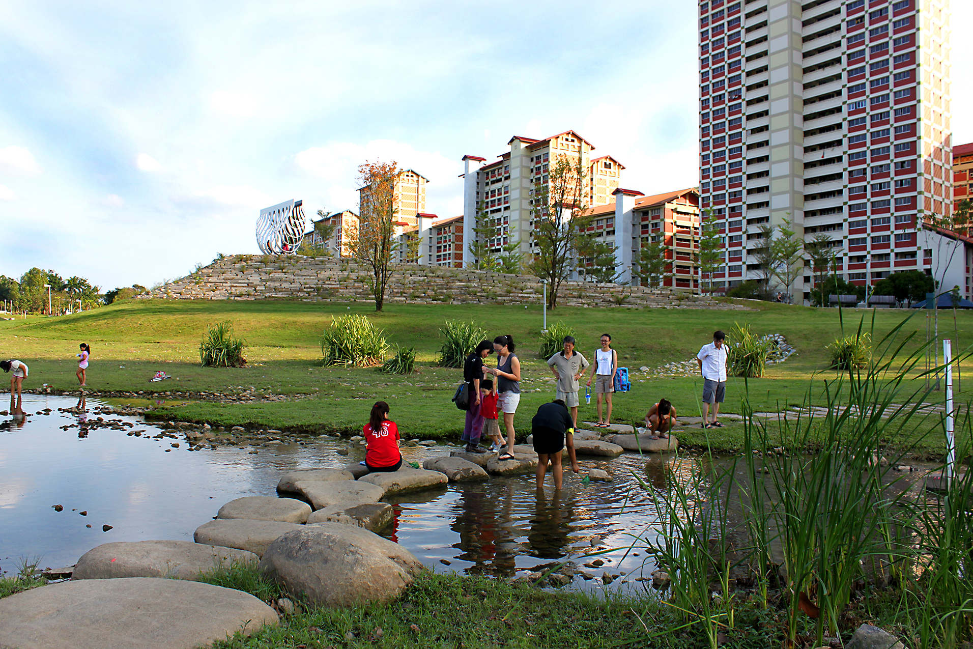Singapore_Bishan Park people interaction_c Dreiseitl_109 .jpg