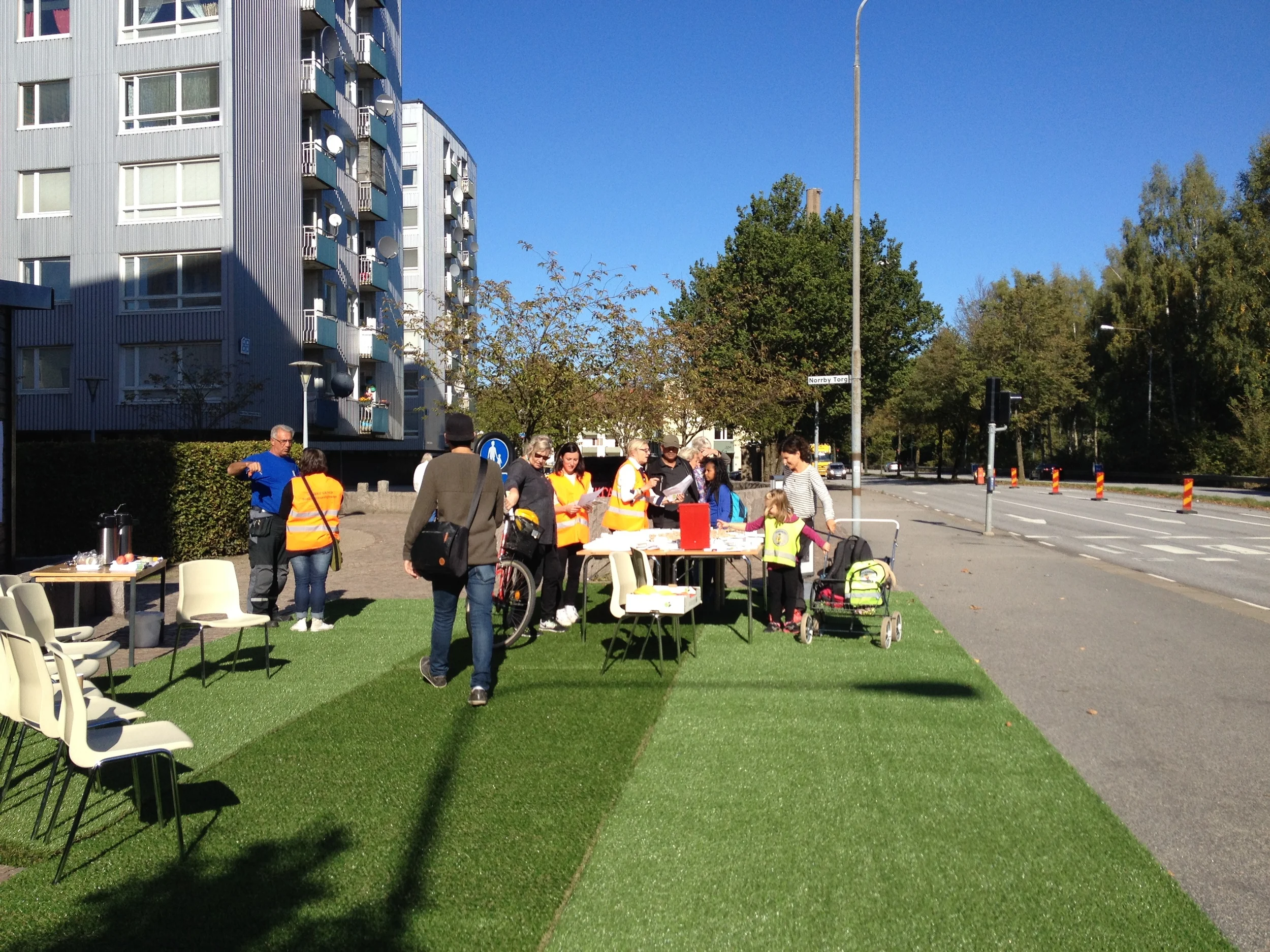 En tillfällig miljö i anslutning till trafikleden på Norrby. Foto Kristina Axelsson