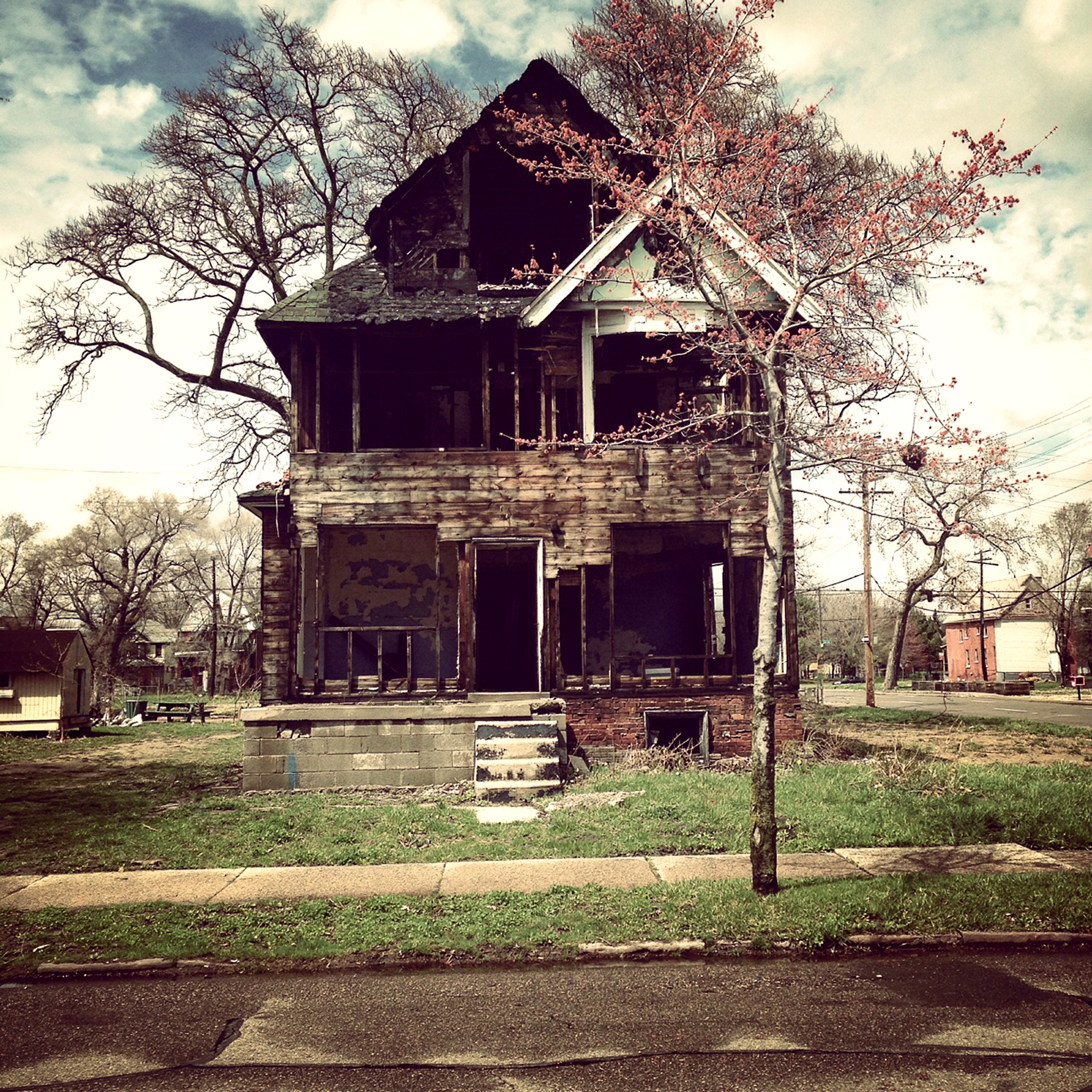 Detroit har krympt demografiskt och ekonomiskt under lång tid. Vissa områden ska överges, det innebär att vatten, el och annan infrastruktur i förlängningen stängs av. 