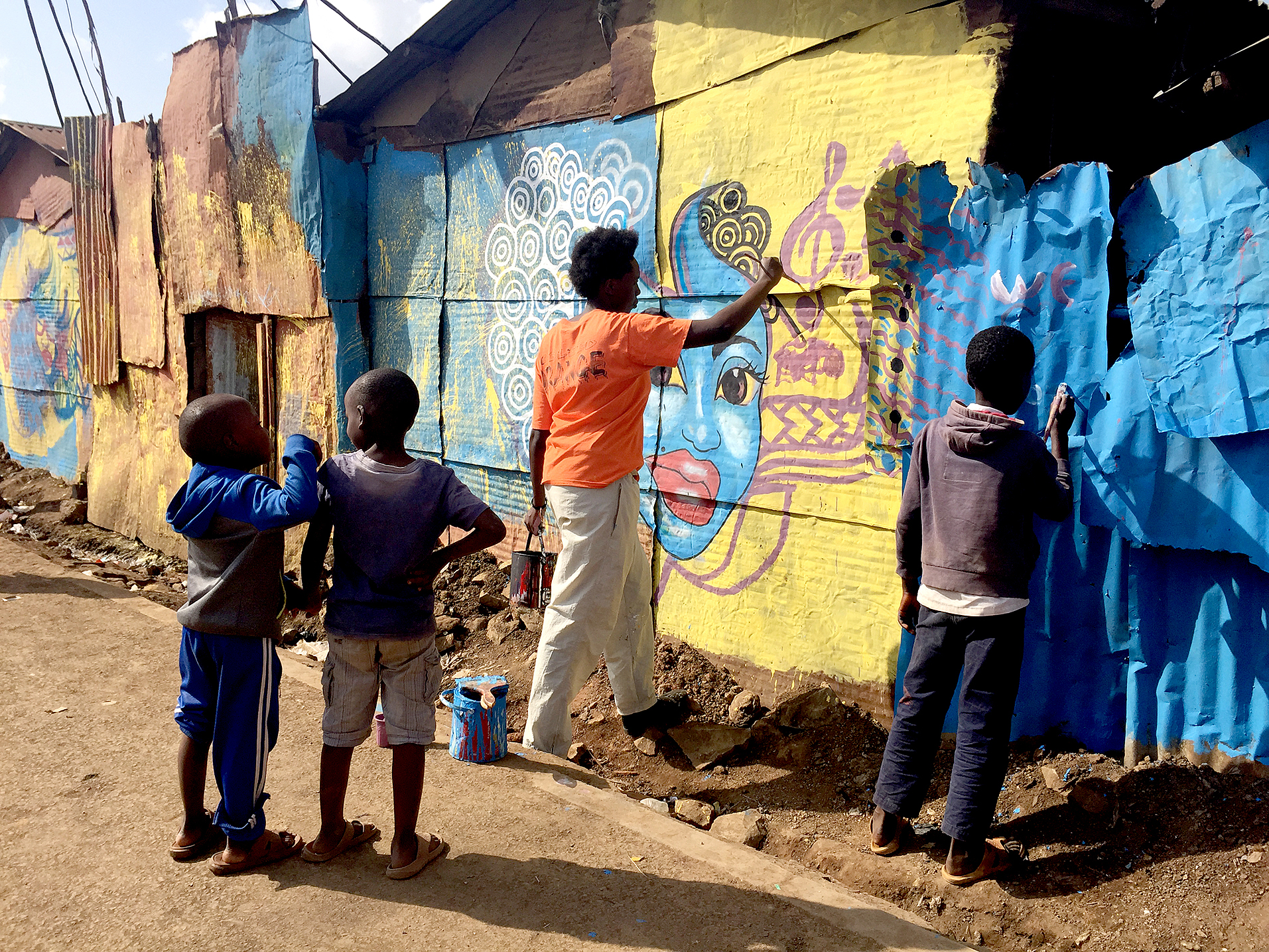 Det som skiljer Korogocho Streetscapes från många initiativ kring stadsutveckling i Nairobi är att huvudfokus ligger på barn och ungas möjlighet att verka och aktivera sig på och i offentliga platser.