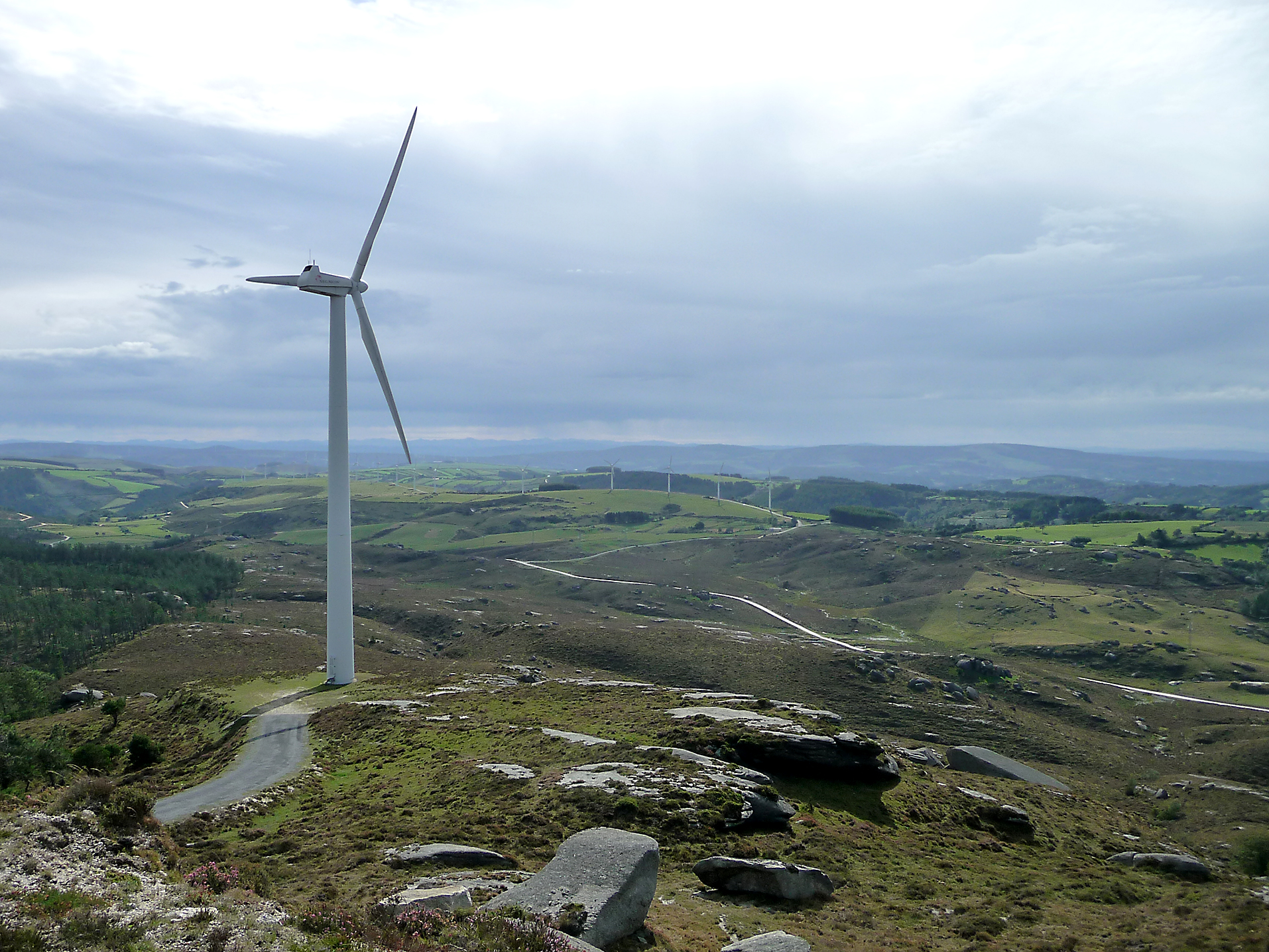 Apart from the Atlantic metropolitan coastal area, Galicia is a very rural country. 