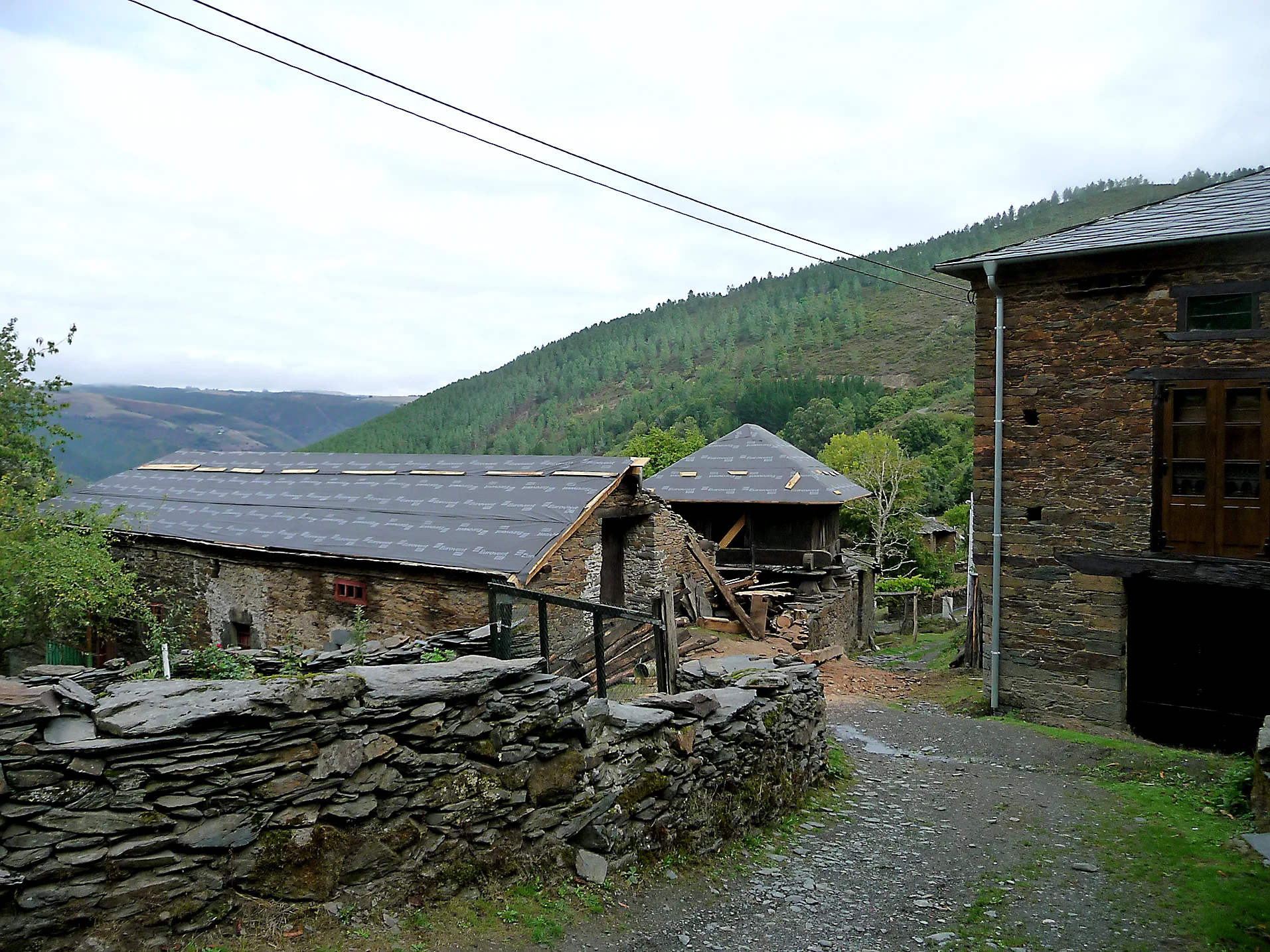 When citizens step in: planning from below in the absence of statutory planning. Experiences from Galicia, Spain.