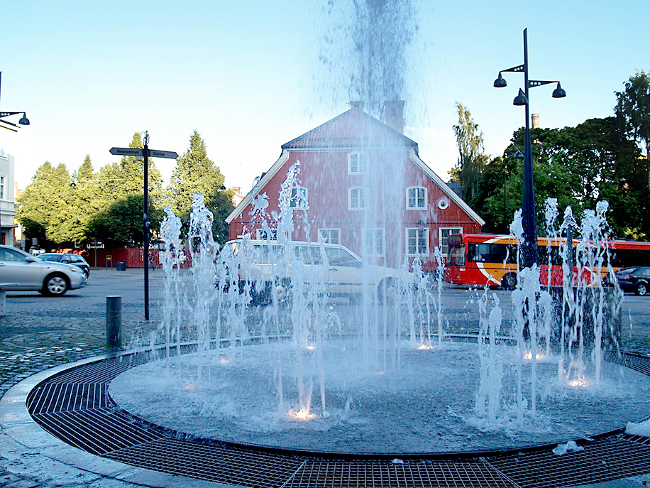 Norrköping. Skvallertorgets trafiklösning är ett exempel på ett delat trafikrum ”shared space”. En tidigare ljusreglerad trafikkorsning har utvecklats till en uppskattad stadsmiljö för fotgängare och cyklister som därmed fått större utrymme och makt över trafikrummet. (Exempel på radikalt innovativa projekt)