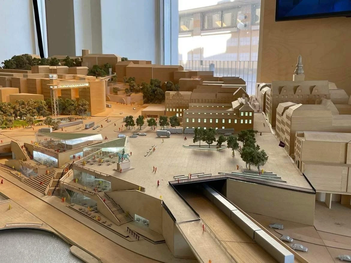 Favorit i repris: Häng med till Slussenrummet!