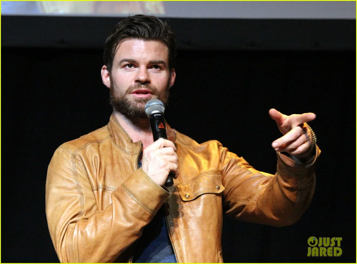 ian-somerhalder-daniel-gillies-bloody-night-con-19.jpg