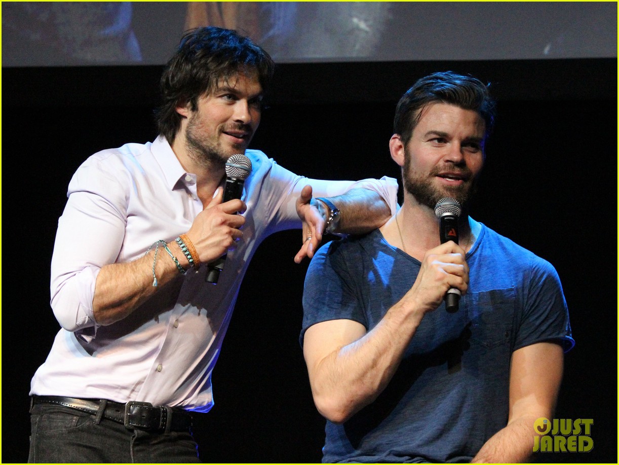 ian-somerhalder-daniel-gillies-bloody-night-con-30.jpg