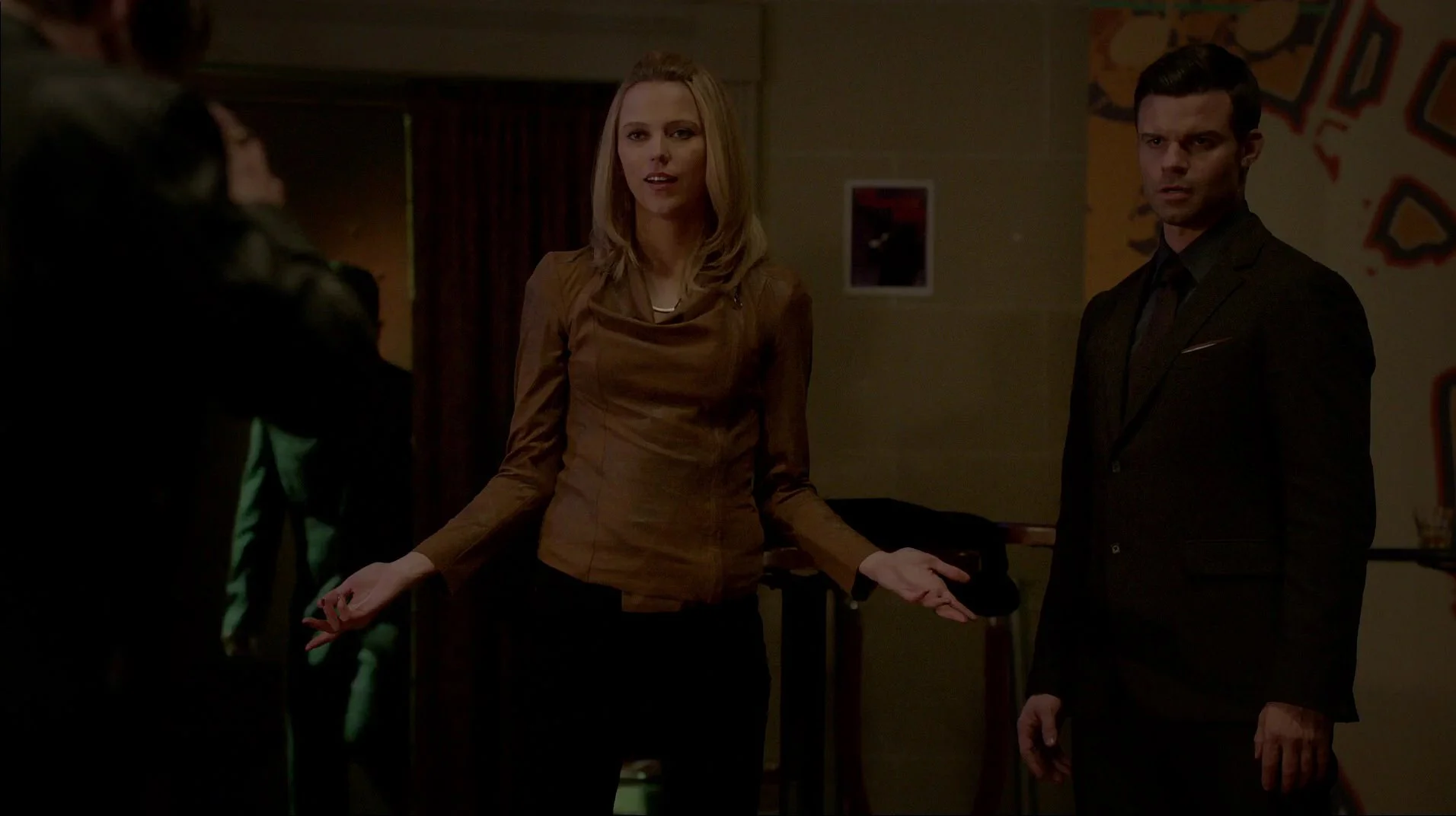 3x18 The Devil Comes Here and Sighs