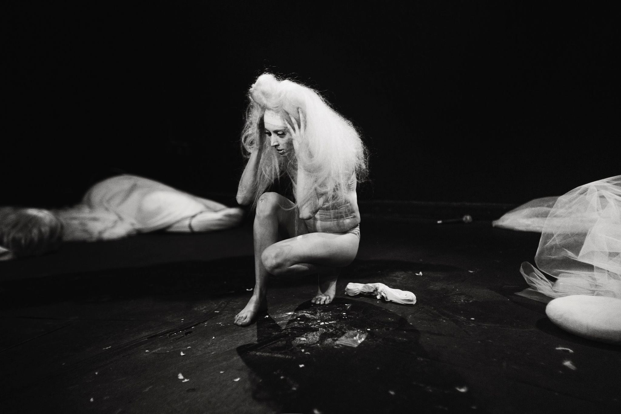 Yolk in rubbish, Thomas Hensher
