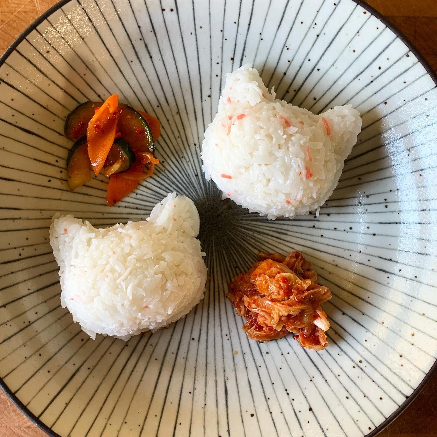 Cute cat onigiri for dinner with kimchi and pickled vegetables 🍙 🐱 #onigiri #kawaiifood #kimchi