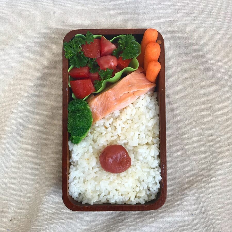 Salmon is certainly one of my favorite foods - there are so many ways to cook it! In today&rsquo;s bento is broccoli, rice, salmon, tomato salad and carrots. I hope you have a great day!
.
.
.
.
#bento #bentobox #austin #bentolunch #lunch #obento #ob