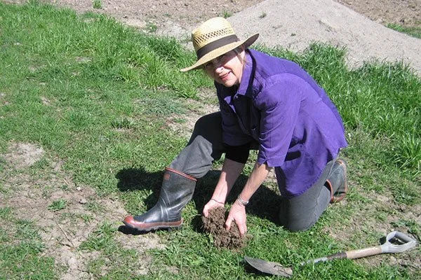 Soil Foodweb NZ Small Microscope Training Course - Cherryle Prew