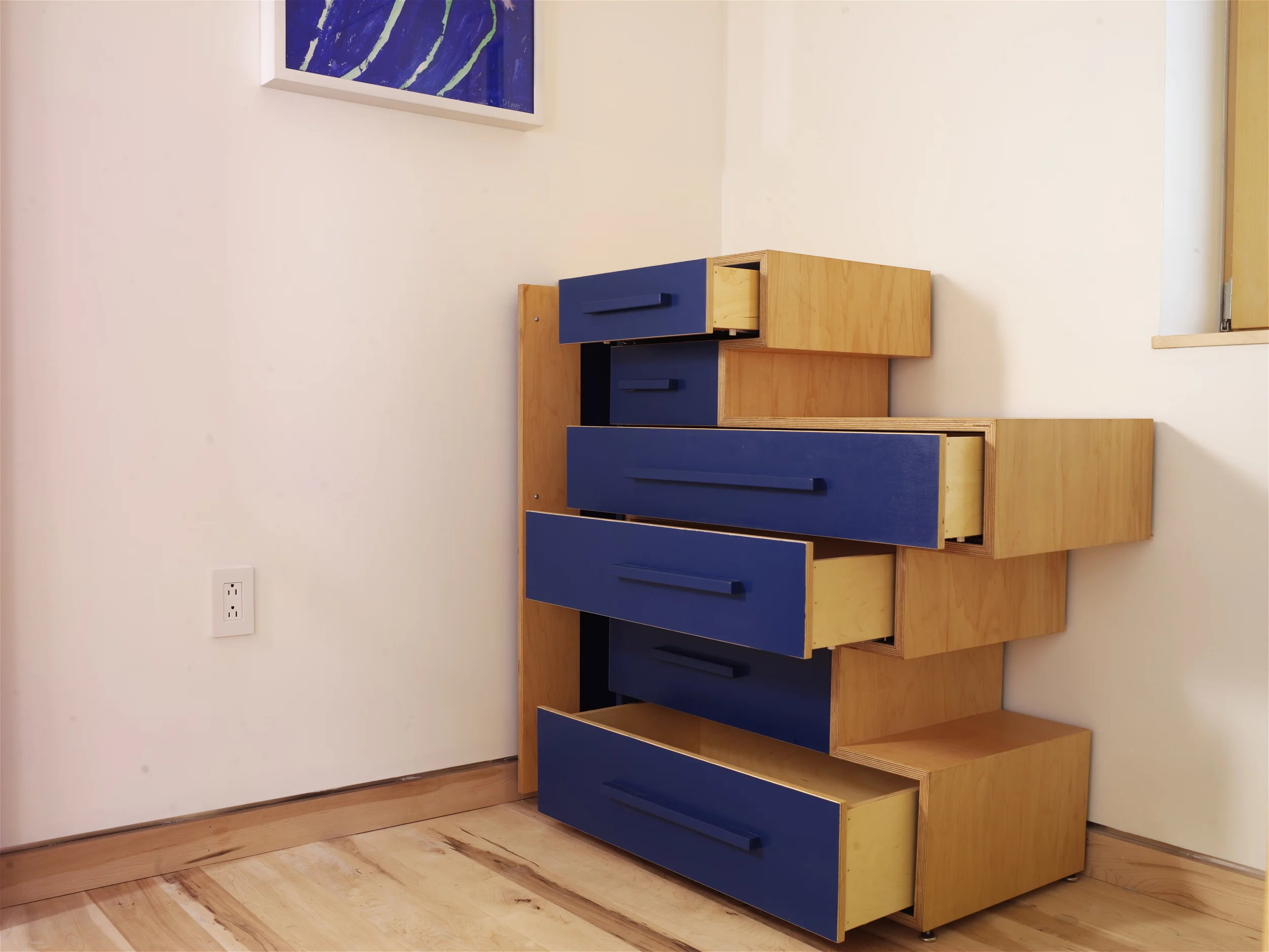 MVdresser03.jpg