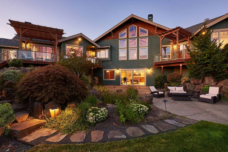Vineyard Living in 10 Luxurious Airbnb's | Sommi's Wine Travel Guide: Willamette Valley