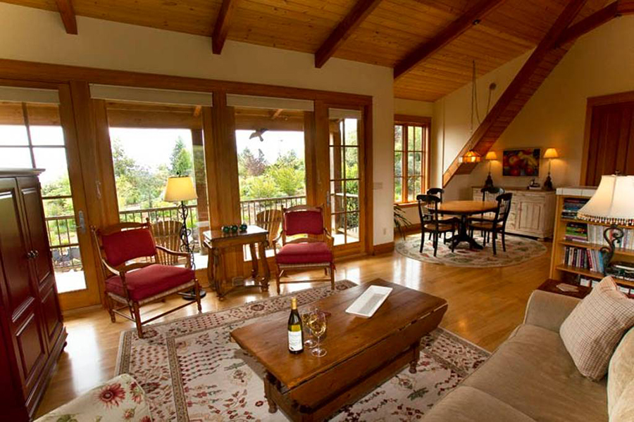 Vineyard Living in 10 Luxurious Airbnb's | Sommi's Wine Travel Guide: Willamette Valley