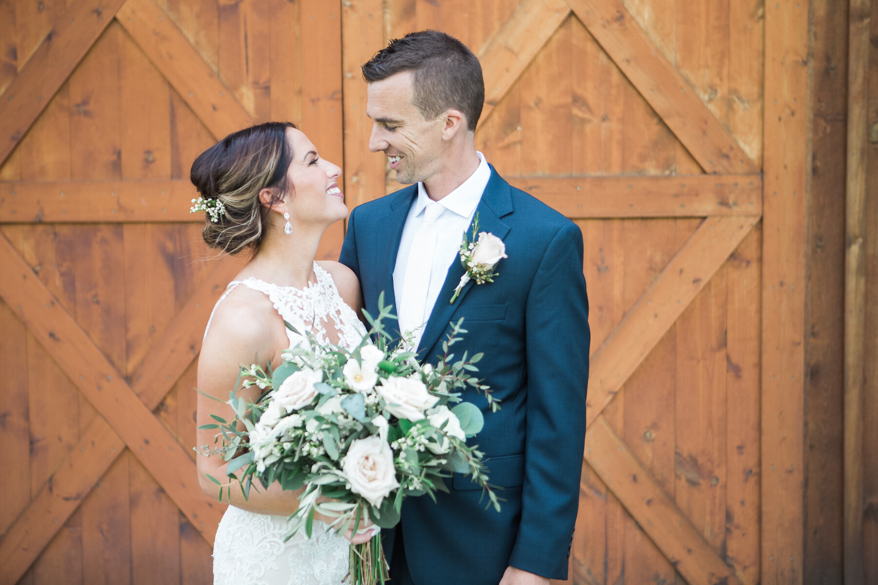 bloomfield-barn-wedding-illinois-photographers-56.jpg