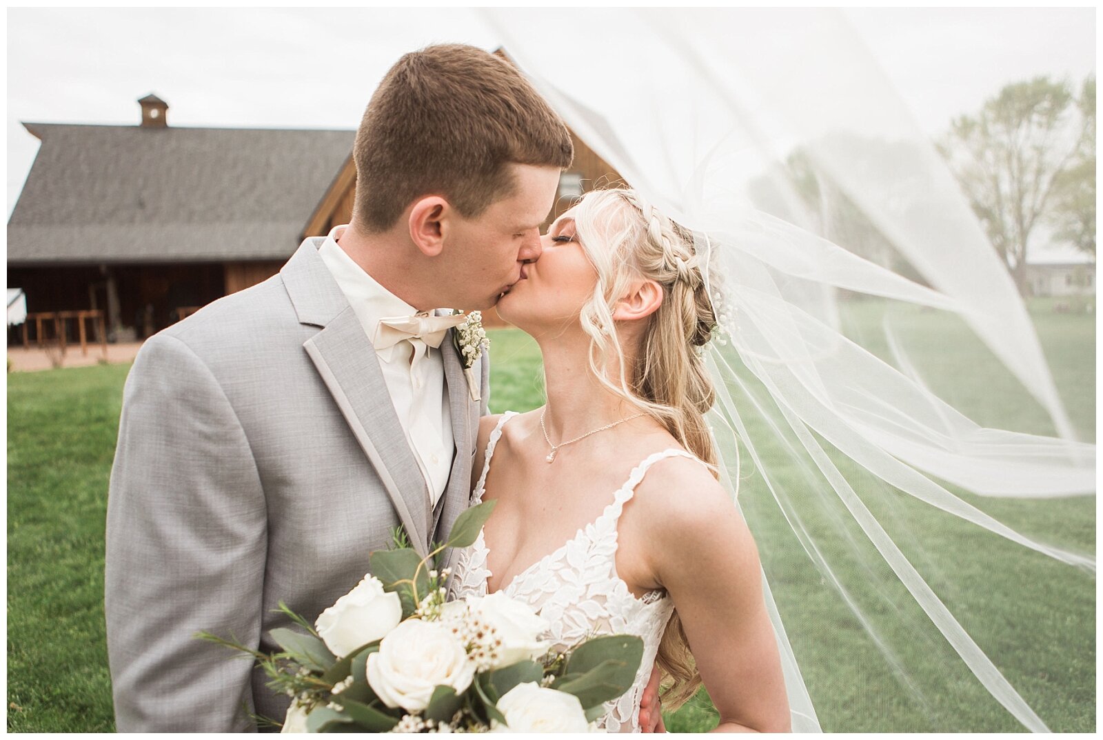 bloomfield-barn-wedding-photos-ashley-susan-photography-_0052.jpg