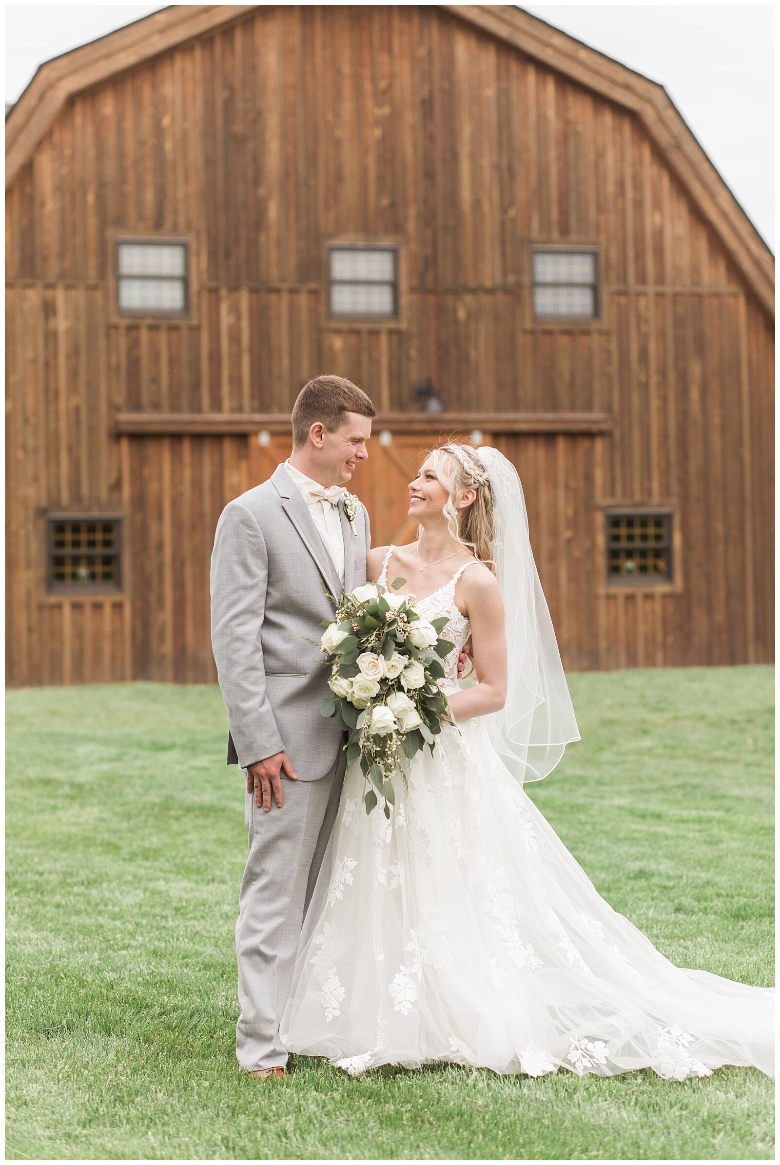 bloomfield-barn-wedding-photos-ashley-susan-photography-_0051.jpg