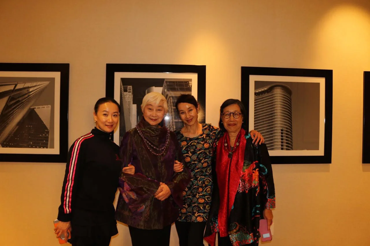 Lisa Lu (2nd from the left) She is a famous Chinese-born American actress and singer.