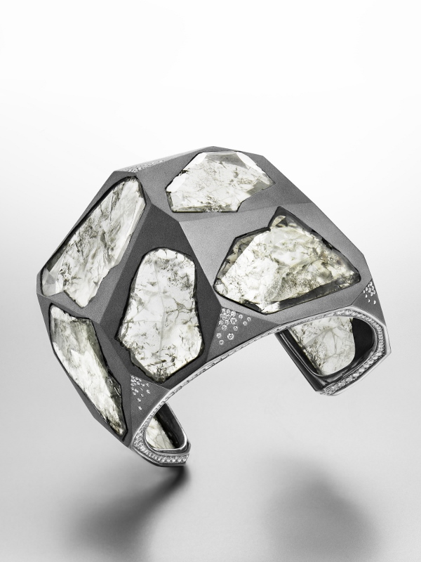  The "Big Bang" bracelet set in titanium with 115.32 carats of diamond slices and 5.82 carats of diamonds.&nbsp; 