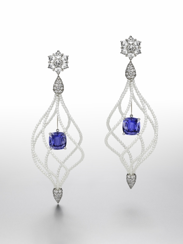  "Lady Hamilton" earrings in white gold and titanium with 8.08 carats of Ceylan sapphires, diamonds and pearls.&nbsp; 