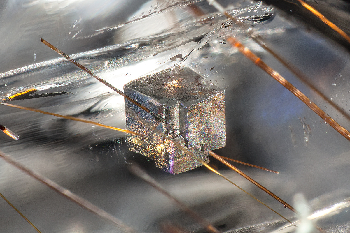 Dolomite in quartz with rutile @mineralien Minas Gerais, Brazil Field of view = 5.2mm • Depth of field = 2.25mm